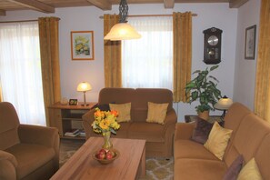 Smart TV, books, music library, stereo - Holiday home in quiet location with terace and panoramic view (Regen)
