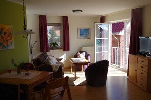 Fernseher, DVD-Player, Bücher