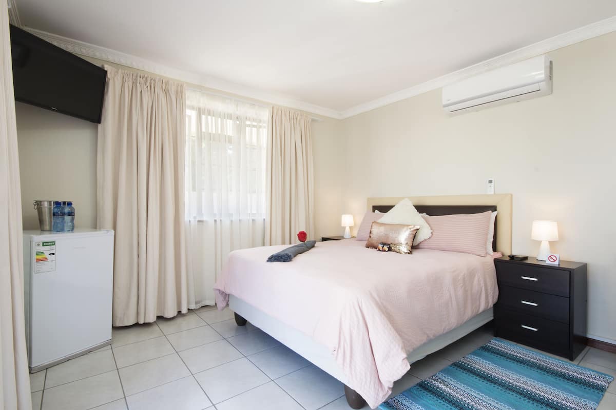Double Room, 1 Queen Bed, Ensuite (2)