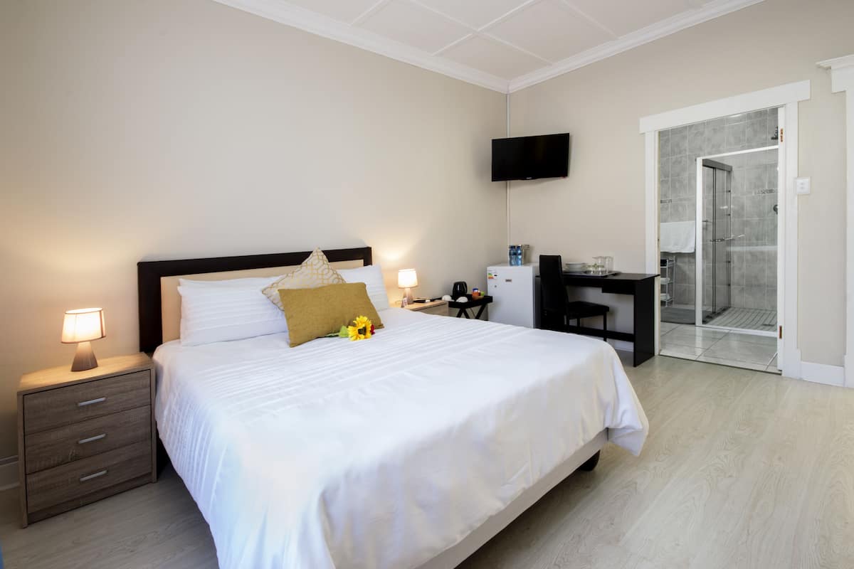 Double Room, 1 Queen Bed, Ensuite (4) | Premium bedding, individually decorated, individually furnished