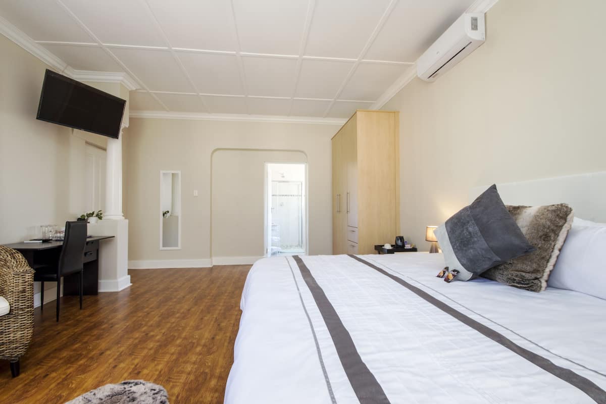 Deluxe Double Room, Kitchenette (7) | Premium bedding, individually decorated, individually furnished