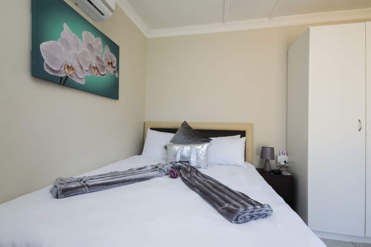 Double Room, 1 King Bed (1) | Premium bedding, individually decorated, individually furnished