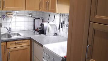 Kühlschrank, Ofen, Herdplatte, Geschirrspüler