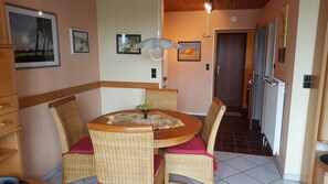 Dining - Vacation apartment Carolinensiel/Harlesiel, North Sea.<br> (Carolinensiel)