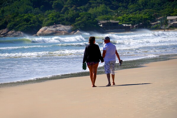 Beach nearby, white sand - Paraiso Tropical Apartamentos e Camping (Bombinhas)