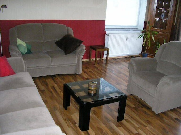 Ferienwohnung Im Eg: 3 Schlafzimmern, Ruhig, Ideal Für Küste- Und Inselnbesuche - Friedeburg