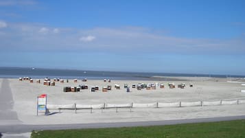 In Strandnähe, Liegestühle