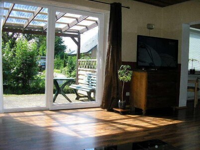 Vacation apartment on the ground floor: 3 bedrooms, quiet, ideal for visits to the coast and islands 