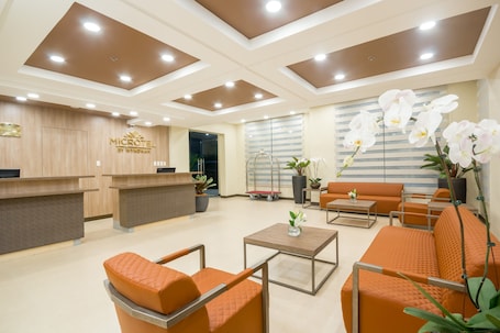 Lobby. Microtel Inn & Suites by Wyndham San Fernando