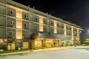 Porch - Microtel Inn & Suites by Wyndham San Fernando (San Fernando)