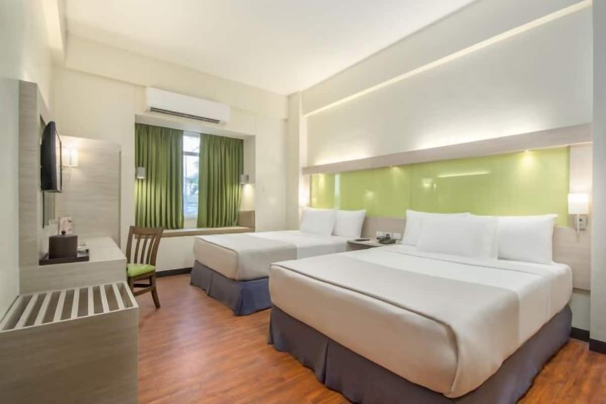Premium bedding, in-room safe, desk, laptop workspace