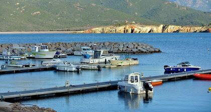 Rental in house 2 to 8 pers. 130m2, terrace 70m2 on gulf, beach 300m.