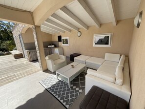 Property grounds - New villa - 4 bedrooms, 3 bathrooms, sleeps 8/10, pool house (Zonza)