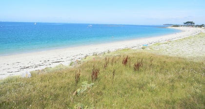 In a dead end quiet house 8 people 600 m from the sea