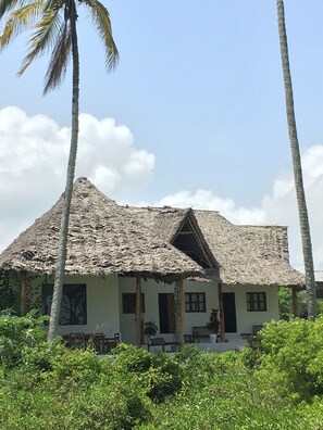 ด้านหน้าที่พัก