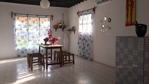 In-room dining - D&J Villa (Kiwengwa)