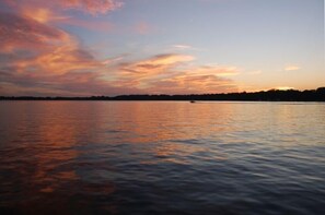 Beach - Powers Lake spacious retreat (Powers Lake)