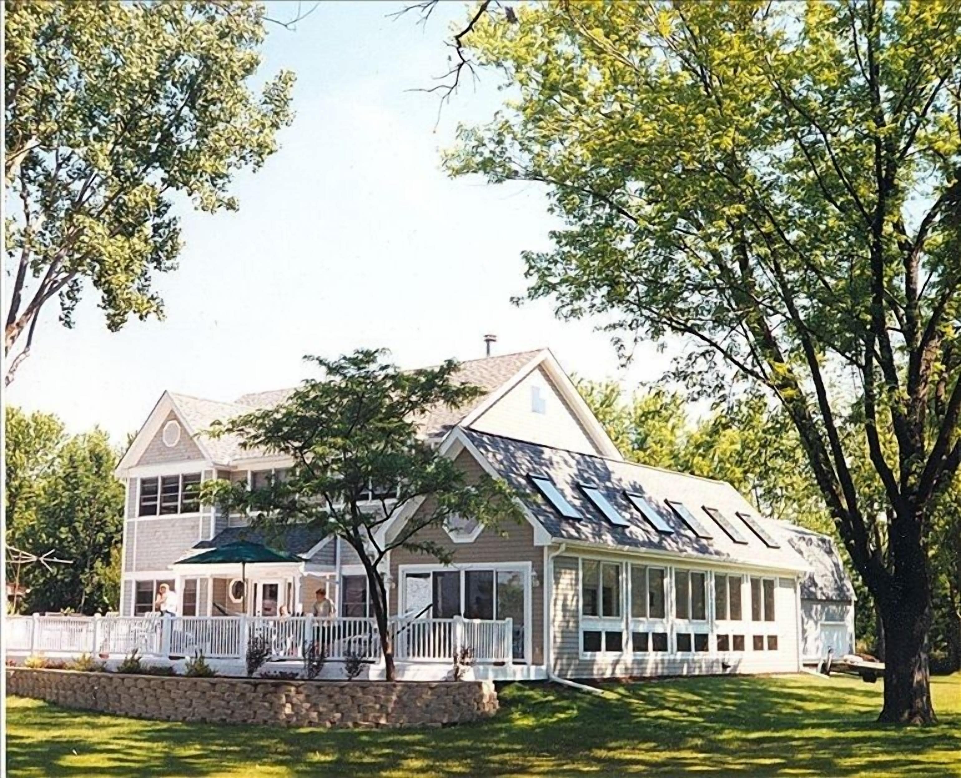 Powers Lake spacious retreat