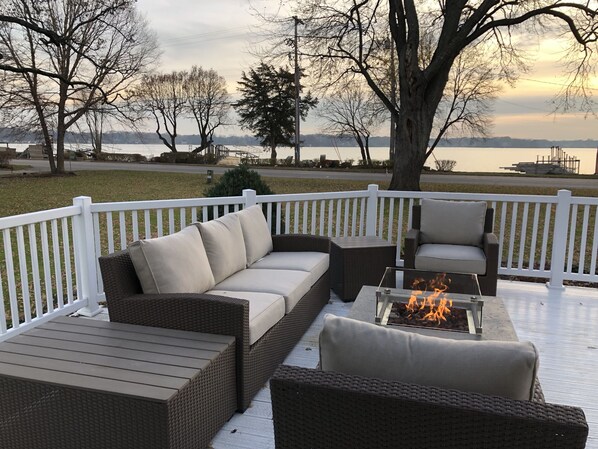 Terrace/patio - Powers Lake spacious retreat (Powers Lake)