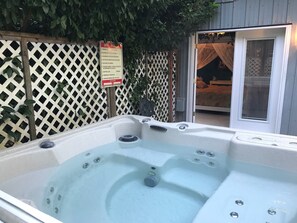 Outdoor spa tub - Converted Pole Barn Near Beach Becomes Luxury Destination (Port Angeles)