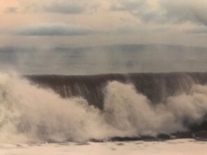 Nær stranden og strandhåndklær