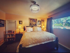 2 slaapkamers, een strijkplank/strijkijzer, gratis wifi, beddengoed