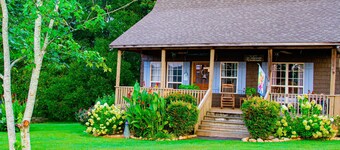 BEAUTIFUL PLACE! NEW POOL Relaxing, Peaceful, Meticulous Cleaned. Firepit, Grill