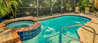 絶好のロケーション、素晴らしい家、たくさんのエキストラ、ゴルフカート、自転車のオプション。 