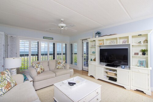 Nouvelle inscription ~ Direct Oceanfront Condo ~ Étapes de la plage et des restaurants!