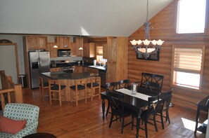 Dining - Beautiful Mountain Home With Amazing Views (Tabernash)