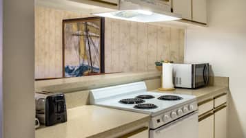 KĂŒhlschrank, Mikrowelle, Ofen, Herdplatte