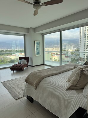 3 habitaciones, tabla de planchar con plancha, wifi y ropa de cama 