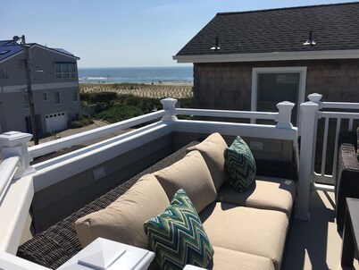 THIRD FROM THE BEACH - OCEAN & BAY VIEWS FROM THE ROOFTOP; SUNRISES & SUNSETS