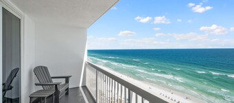 BEACHFRONT - 250+ 5 star reviews - Remodeled - Tiki Bar - 3 Pools - 2 Hot Tubs