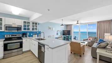 Køleskab, mikrobølgeovn, ovn, kogeplade