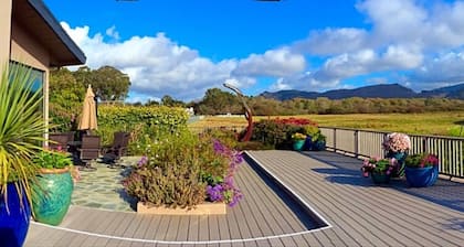 Vistas impresionantes, con mobiliario lujoso, Relájese en Carmel