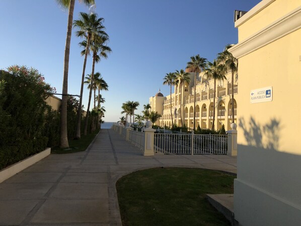 المنطقة المحيطة بالمنشأة