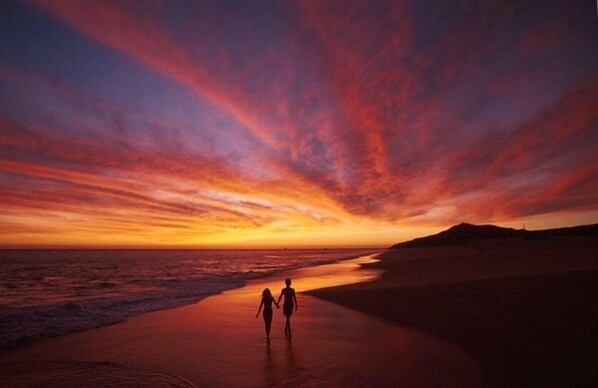 Beach nearby, beach towels - Casa Miguel-Brand New Luxury Villa Overlooking the Cabo Marina . (los cabo)