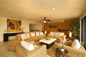 Smart TV, video games, DVD player, music library - Casa Miguel-Brand New Luxury Villa Overlooking the Cabo Marina . (los cabo)