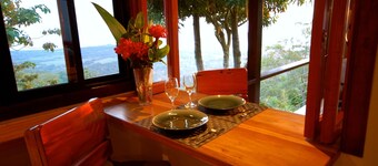 Magníficas vistas al mar!  Loros, tucanes y brisas tropicales!