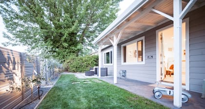 Luxury Sonoma Cottage: Sanctuary with Pool! Close to Square & Wineries