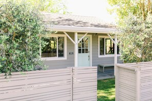 Exterior - Luxury Sonoma Cottage: Sanctuary with Pool! Close to Square & Wineries (Sonoma)