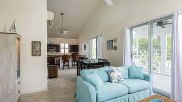 Televisión de pantalla plana, mesa de ping pong