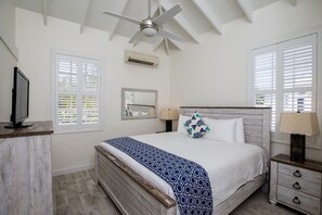 3 bedrooms, in-room safe, soundproofing, iron/ironing board - Villas Of Elephant Walk Tci (Providenciales)
