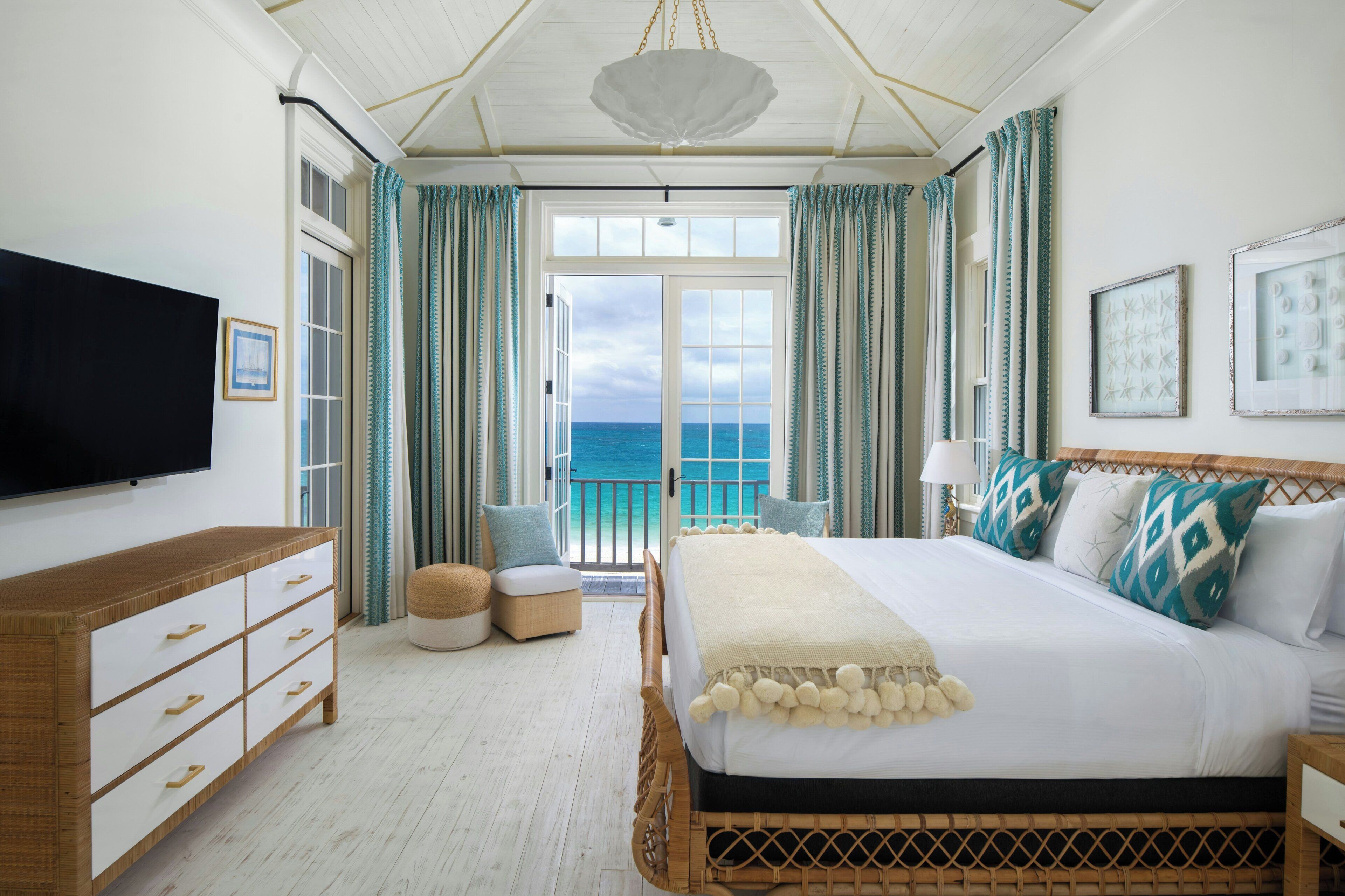 Luxury Villa, 3 Bedrooms, Private Pool, Beachfront (Tidecrest) | Egyptian cotton sheets, premium bedding, down comforters, pillowtop beds