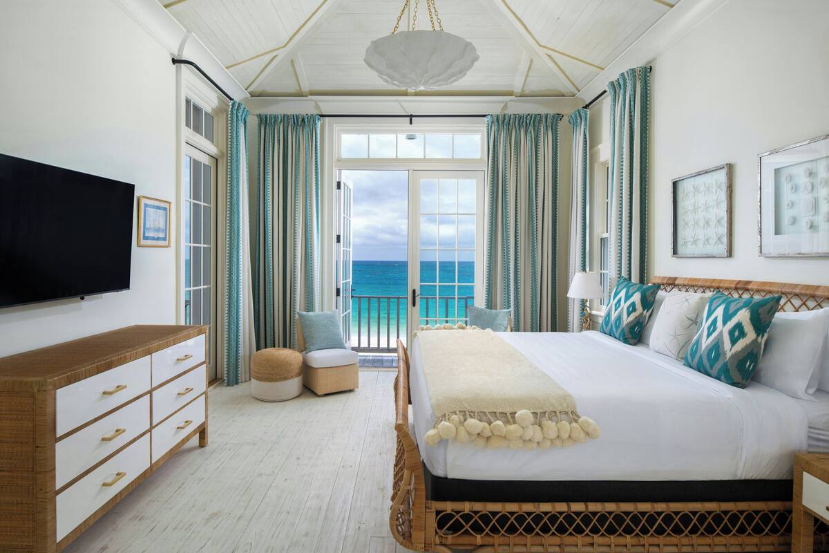 Luxury Villa, 3 Bedrooms, Private Pool, Beachfront (Tidecrest) | Egyptian cotton sheets, premium bedding, down comforters, pillowtop beds