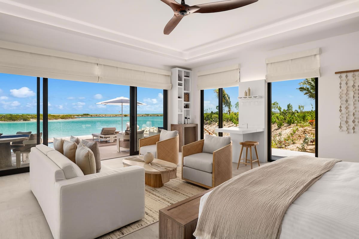Luxury Bungalow, Private Pool, Waterside | Egyptian cotton sheets, premium bedding, down comforters, pillowtop beds