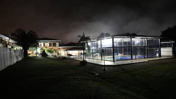 Piscina interna, piscina externa