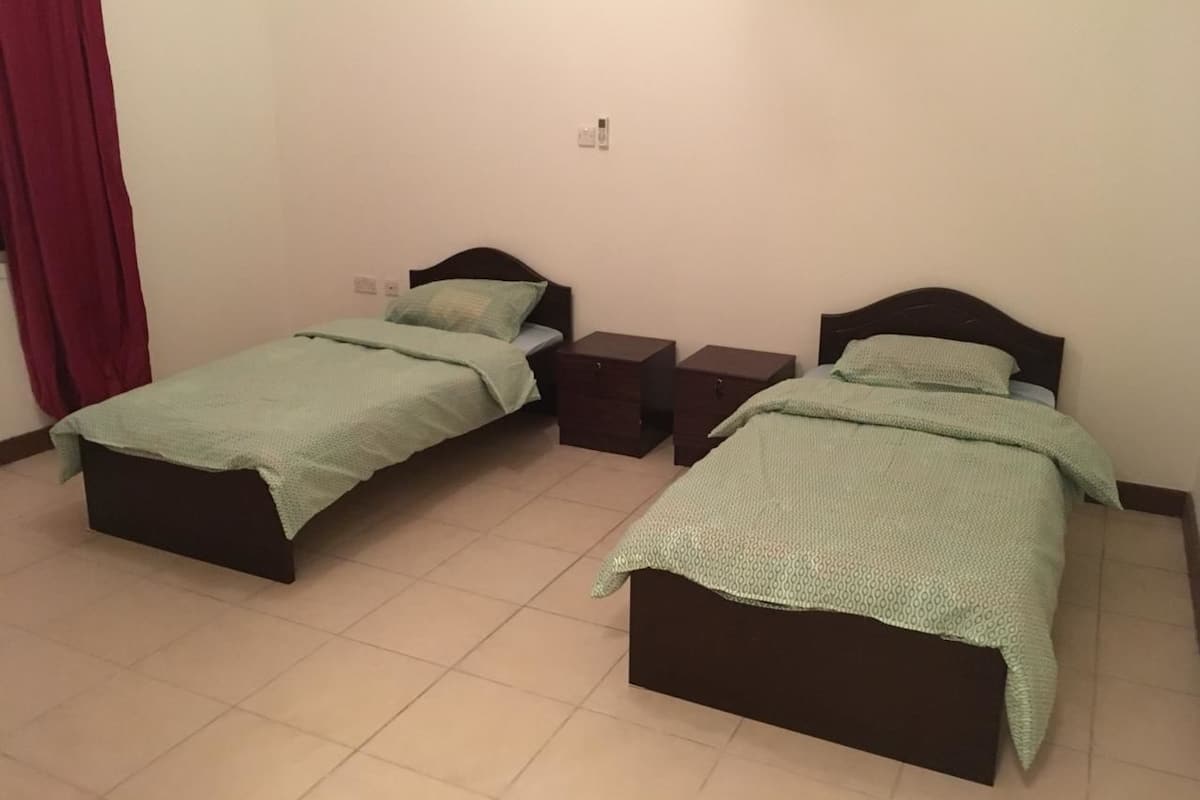 Dormitório compartilhado básico, várias camas, para não fumantes | Cortinas blackout, ferros/tábuas de passar roupa, Wi-Fi de cortesia