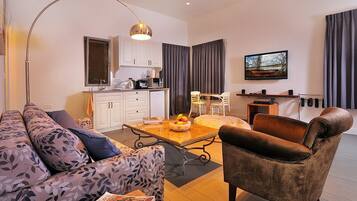 Elite Suite | Living room | Flat-screen TV